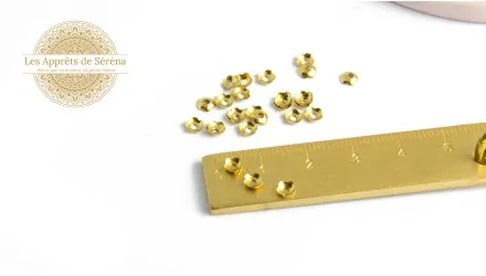 Coupelles fleurs pour perles 4mm en laiton doré