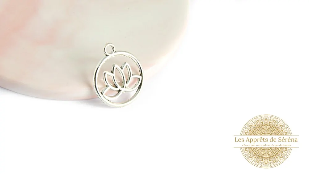 Pendentif rond fleur de lotus