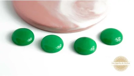 Cabochon 20mm en jade naturelle teintée vert